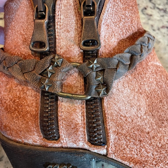 Women’s Miss Macie 100% Leather made in Mexico distressed harness boots size 9 - Picture 2 of 7